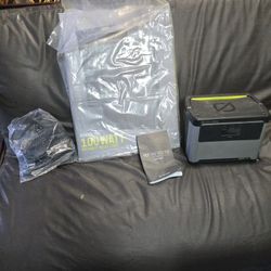 yeti 700 nomad 100 watt solar panel I