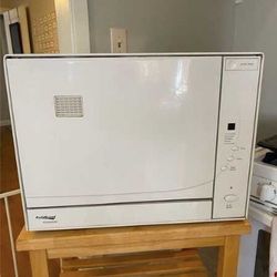 CounterTop / Portable DISHWASHER - like new!
