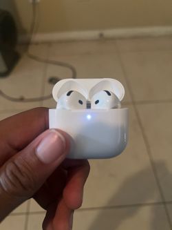 Apple AirPods 4 Great Condition, Selling to Upgrade