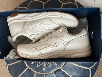 Ladies White SAS leather Shoes size 8 N