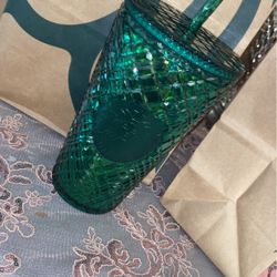 Grande size starbucks cup 