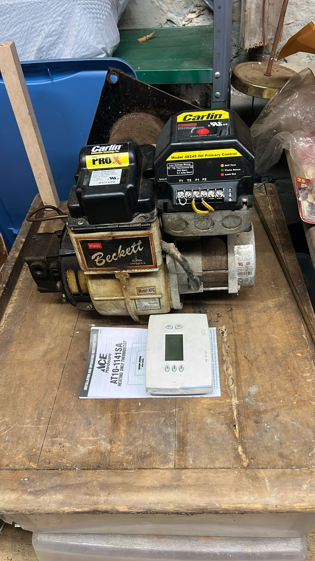 CARLIN OIL BURNER/ THERMOSTAT “HONEYWELL”