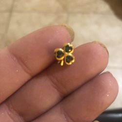 Clover Men’s Earring NWOT