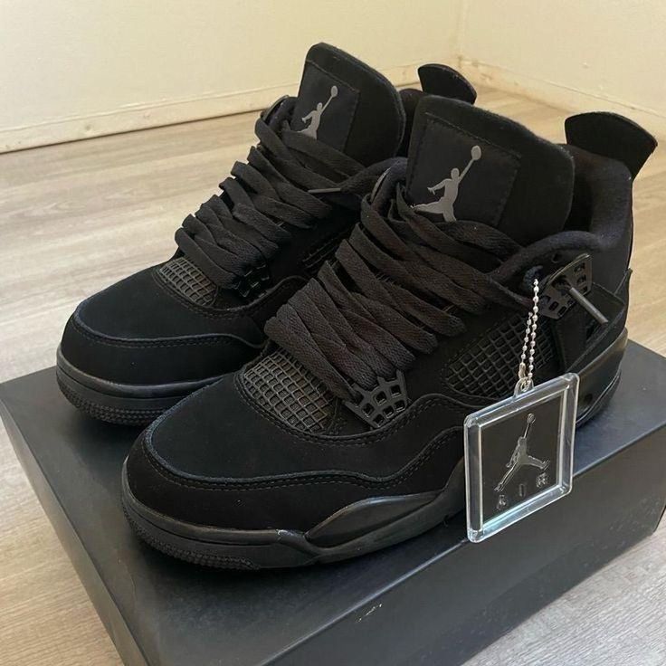 AIR JORDAN 4 RETRO ‘BLACK CAT’