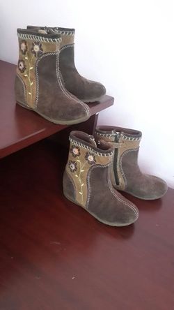Toddler girl boots size 7M $7 each