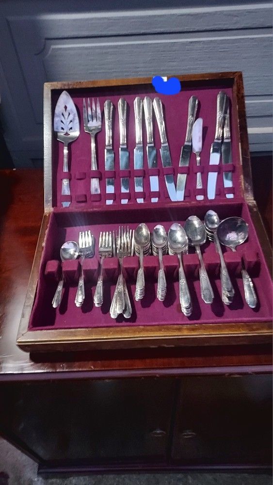 1947 Silver Plated Silverware 53 Pieces Set