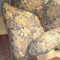 2 Oversized Art Van Chairs And Matching Couples Couch With Matching Ottoman 