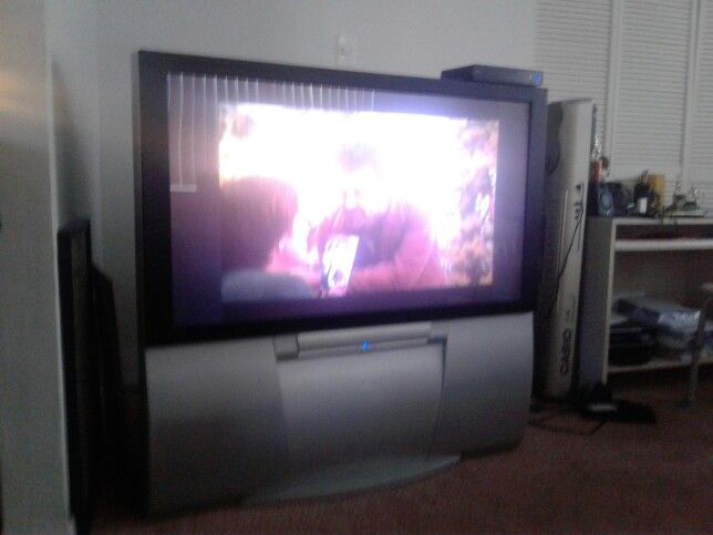 JVC 48-INCH WIDESCREEN REAR PROJECTION HD-READY TELEVISION