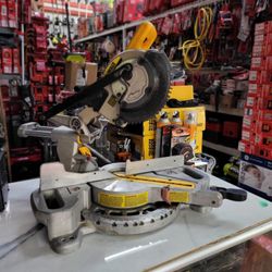 DEWALT 20V CORDLESS 7-1/4 IN.  Miter Saw Xr BRUSHLESS $299