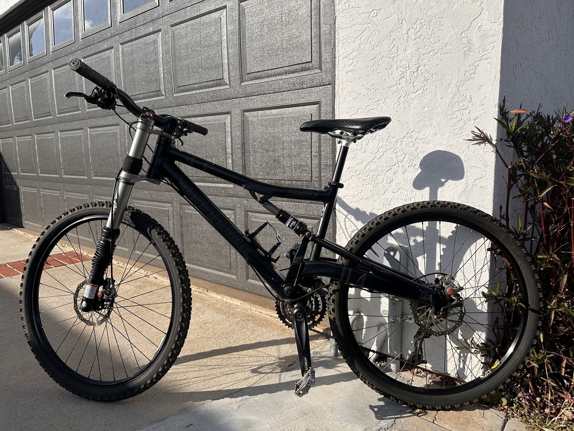 CANNONDALE  LEFTY RUSH 26 MEDIUM MOUNTAIN BIKE. FULL SUSPENSION WITH LOCKOUT