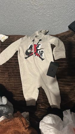 Mameluco de Bebé talla 6 meses nuevo marca Nike