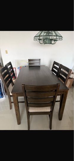 Beautiful table with 6 chairs