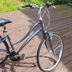 GIANT CYPRESS Lightweight ALLUMINUM Bike Excellent Condition 