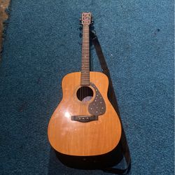 Acoustic Guitar Yamaha Custom