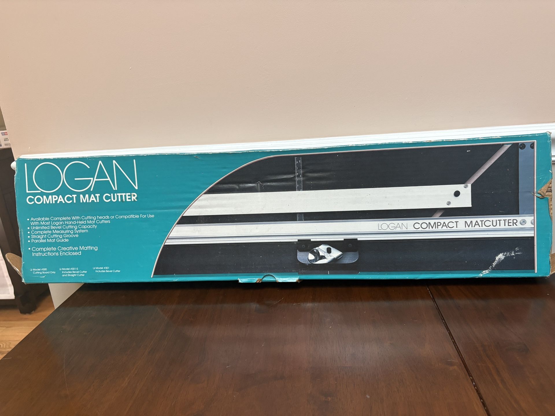 Logan 301-S Compact Classic Mat Cutter 32" Straight Or BEVEL CUTS.