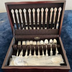 Vantage Reed & Barton Silver 80Pcs Flatware For Sale!