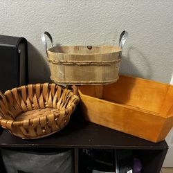 A Lot Of 3  Baskets 