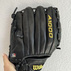 Wilson A1000 FP125-B 12.5 Inch Fastpitch Softball Glove
