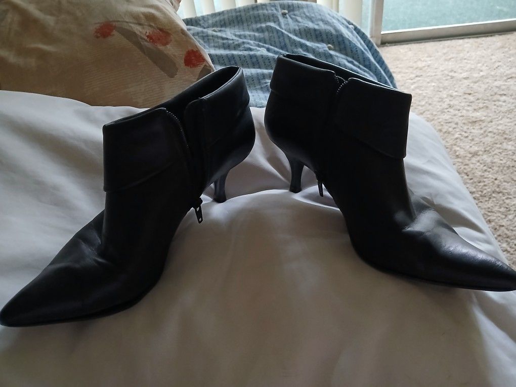 Black Short Heeled Dress Boots