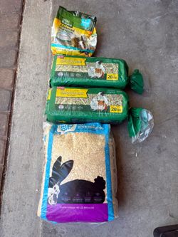 Small Animal Supply Bundle – Hay, Food & Bedding