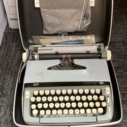Smith Corona Stirling Typewriter With Case