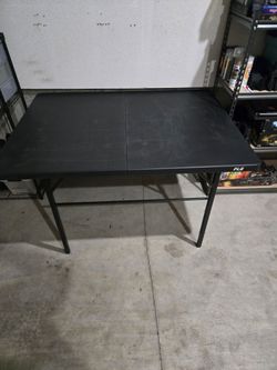 Portable gaming table.