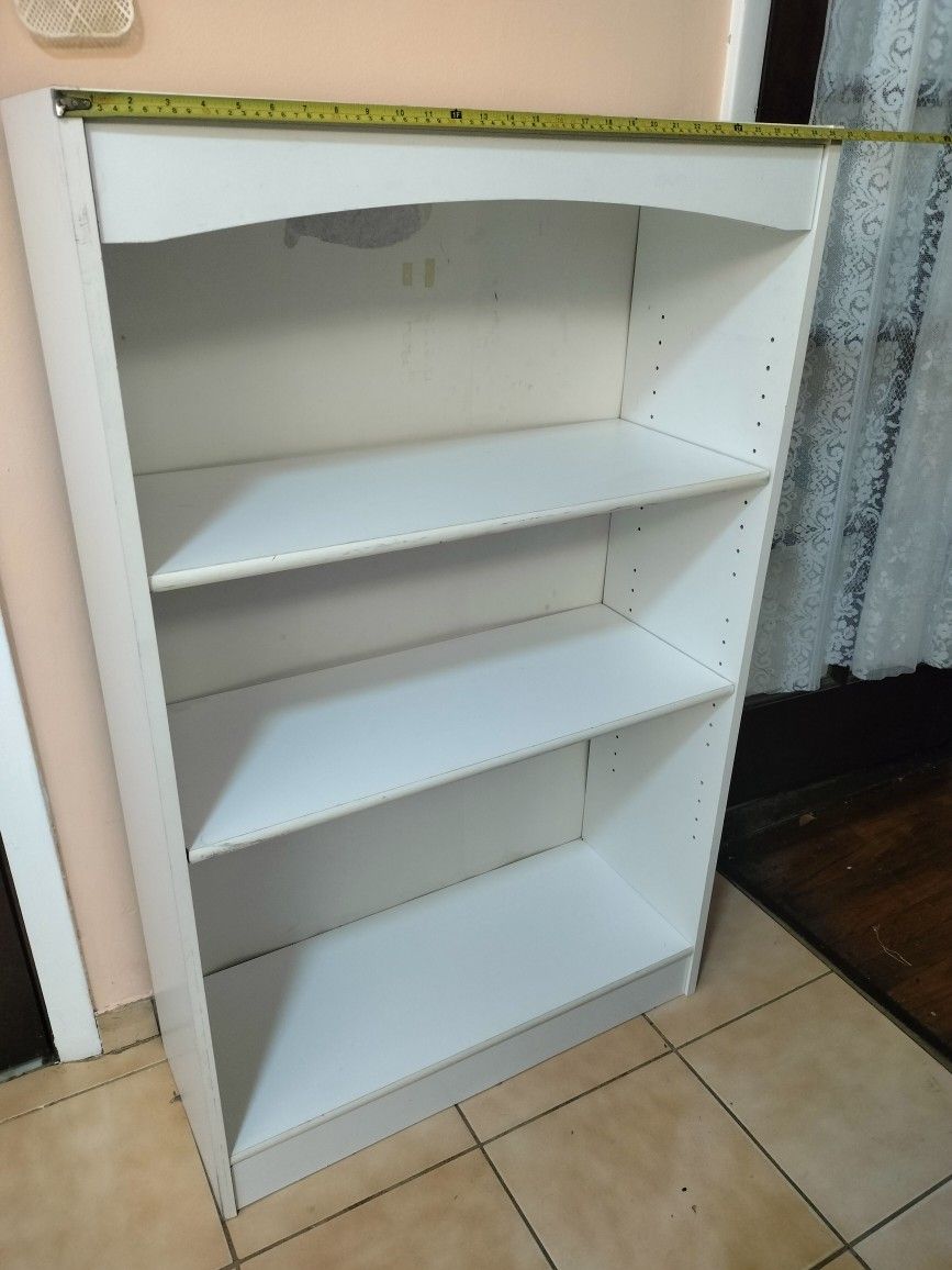 White Bookcase /. Shelf