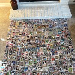 Large collection of baseball cards 