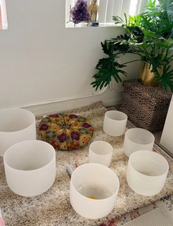 7 Chakra Crystal Sound Healing Bowls in White (Different Sizes, Chakra Symbol, and Musical Note)