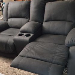 Couch And Loveseat Pet And Smoke Free