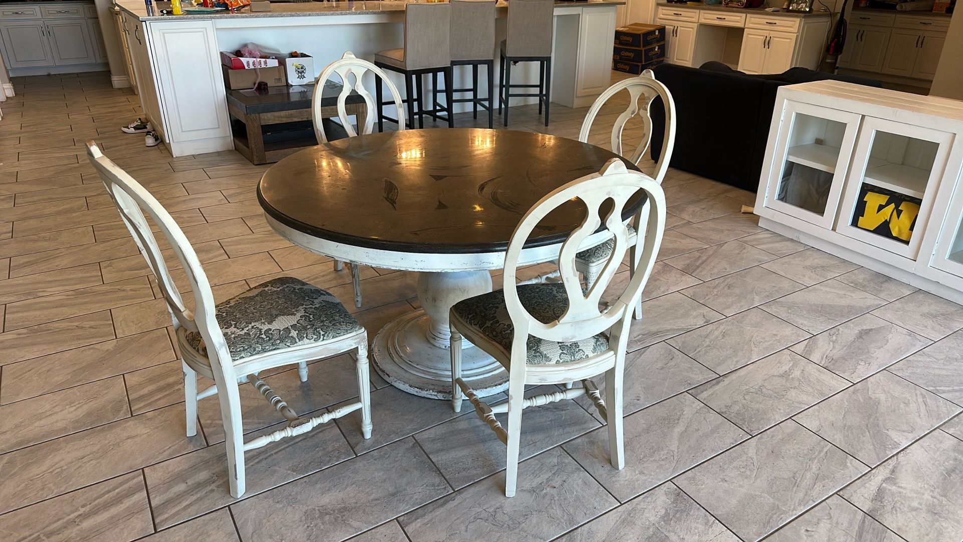 Luca Arhaus Table And Chairs