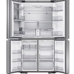 29 cu. ft. Smart 4-Door Flex™ Refrigerator with Beverage Center and Dual Ice Maker in Stainless Steel