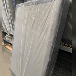 Queen size box spring / Base