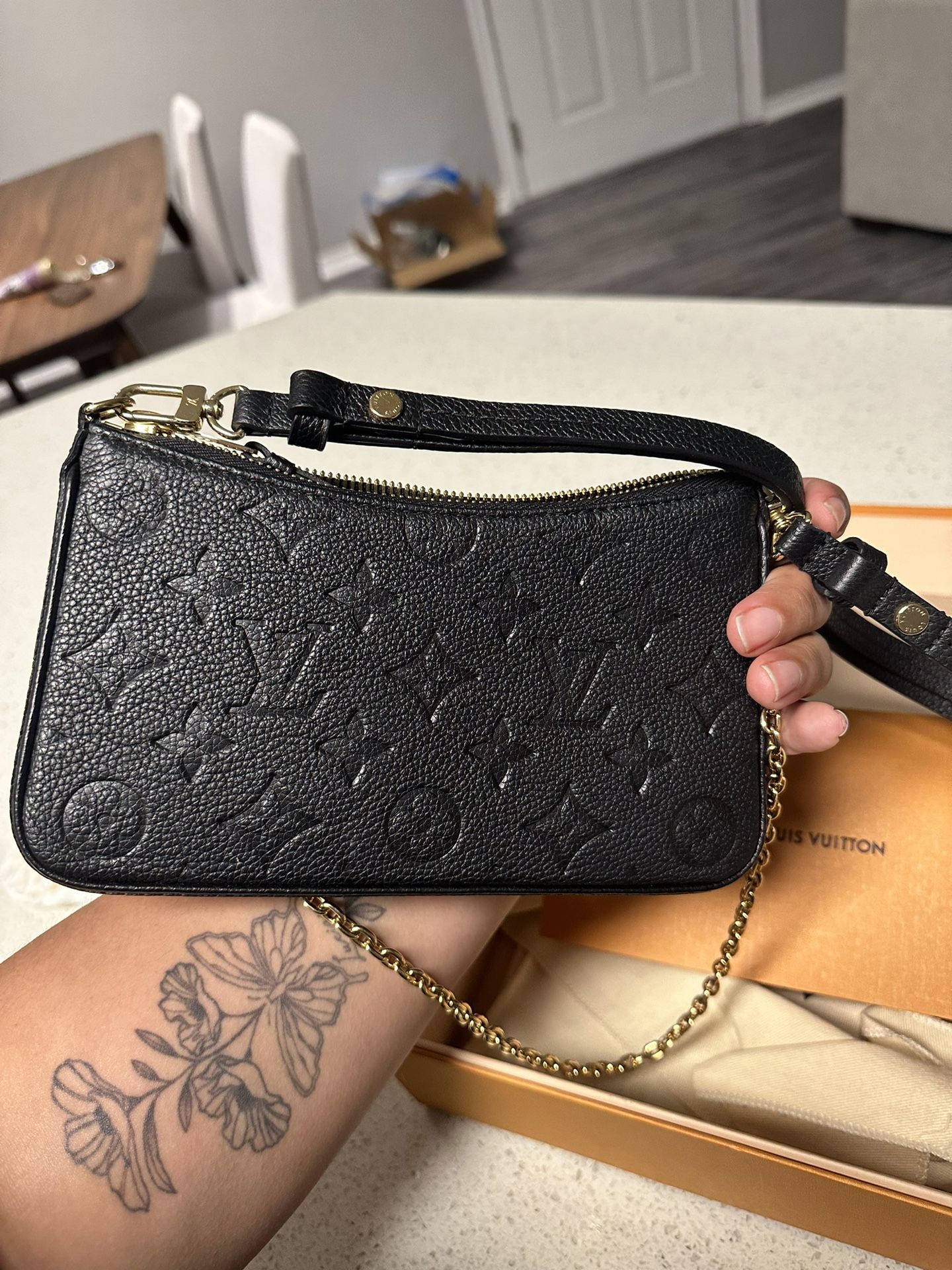 lv easy pouch on strap review