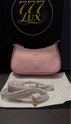 👜 Coach Signature Shoulder Bag Pink