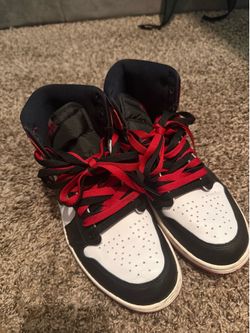 Men 8.5 Jordan 1’s