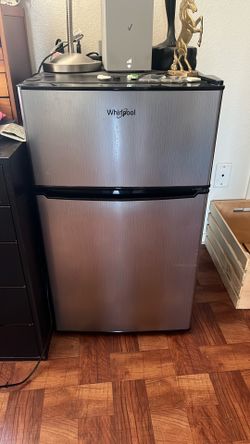 Small refrigerador