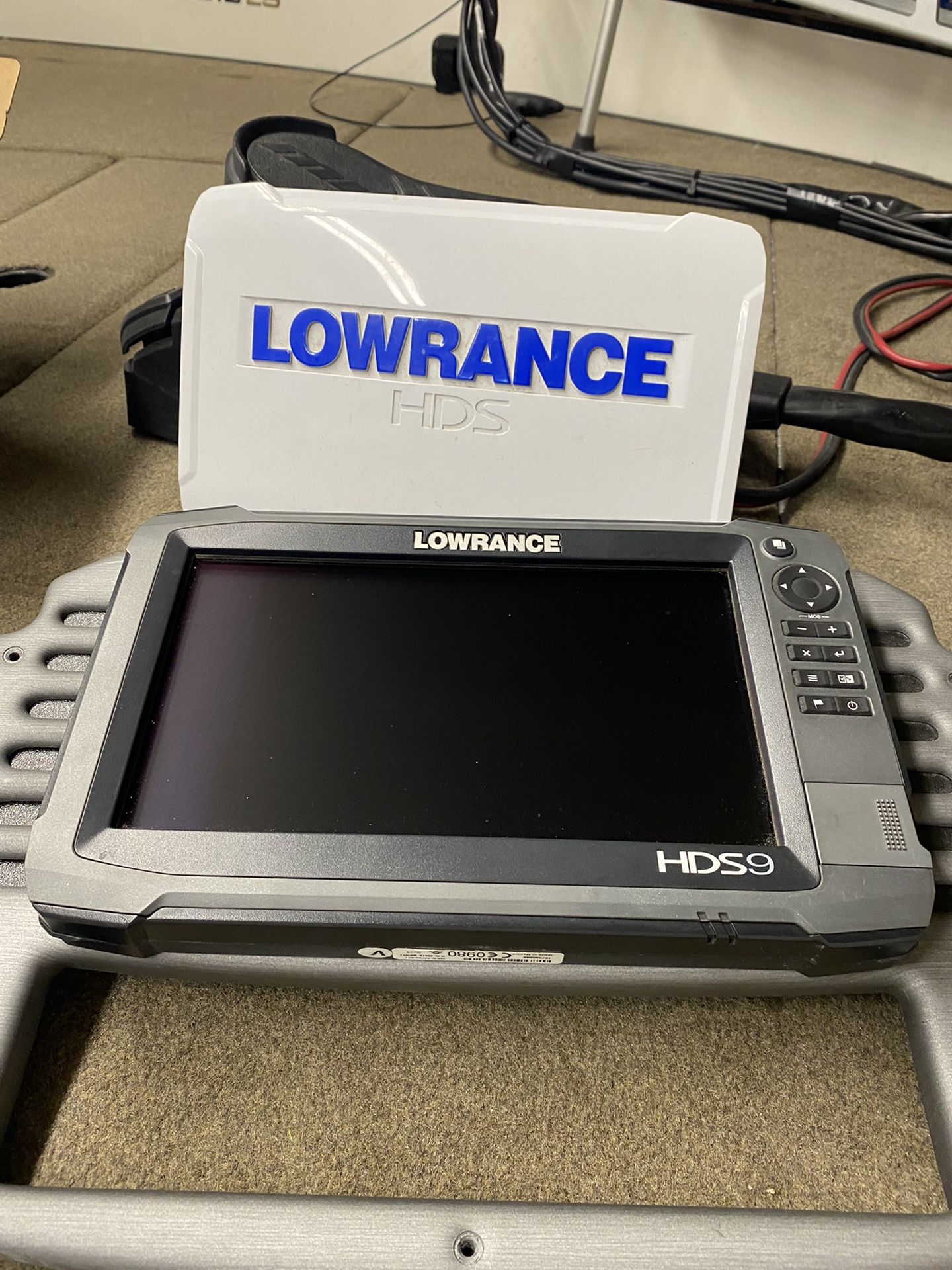 Lowrance HDS 9 Gen 3 W/ 3N1 Transducer for Sale in Puyallup, WA OfferUp