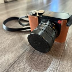 LEICA Q2 