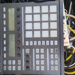 Native Instruments Maschine