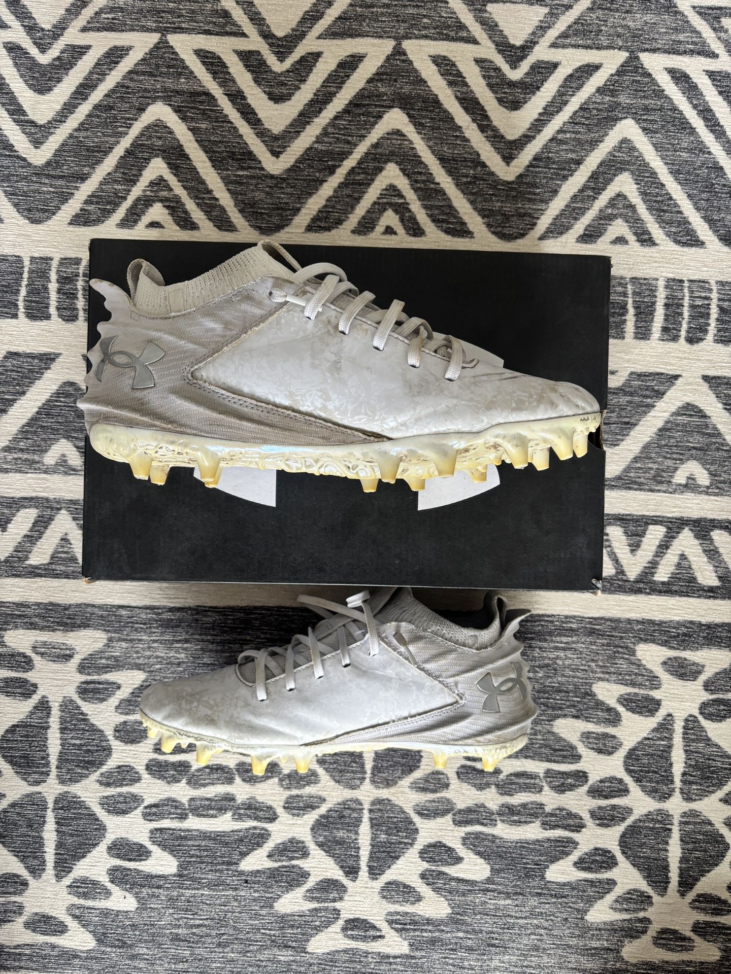 Under Aurmour Blur Cleats Size 9