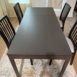 Extendable dining table with 4chairs and a Rug