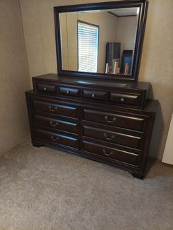 DRESSER WITH MIRROR 