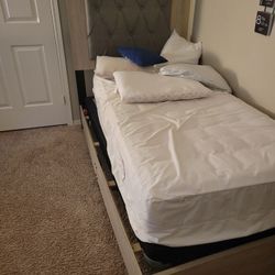 Twin Beds 
