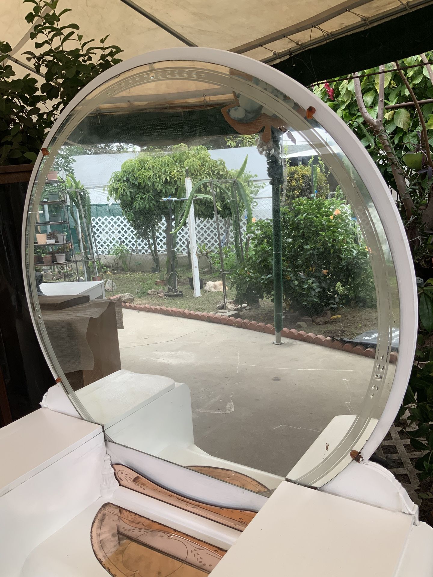 Antique White Lady’s Vanity With Round Mirror