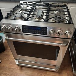 GE Cafe Gas Convection Oven 5 Burner