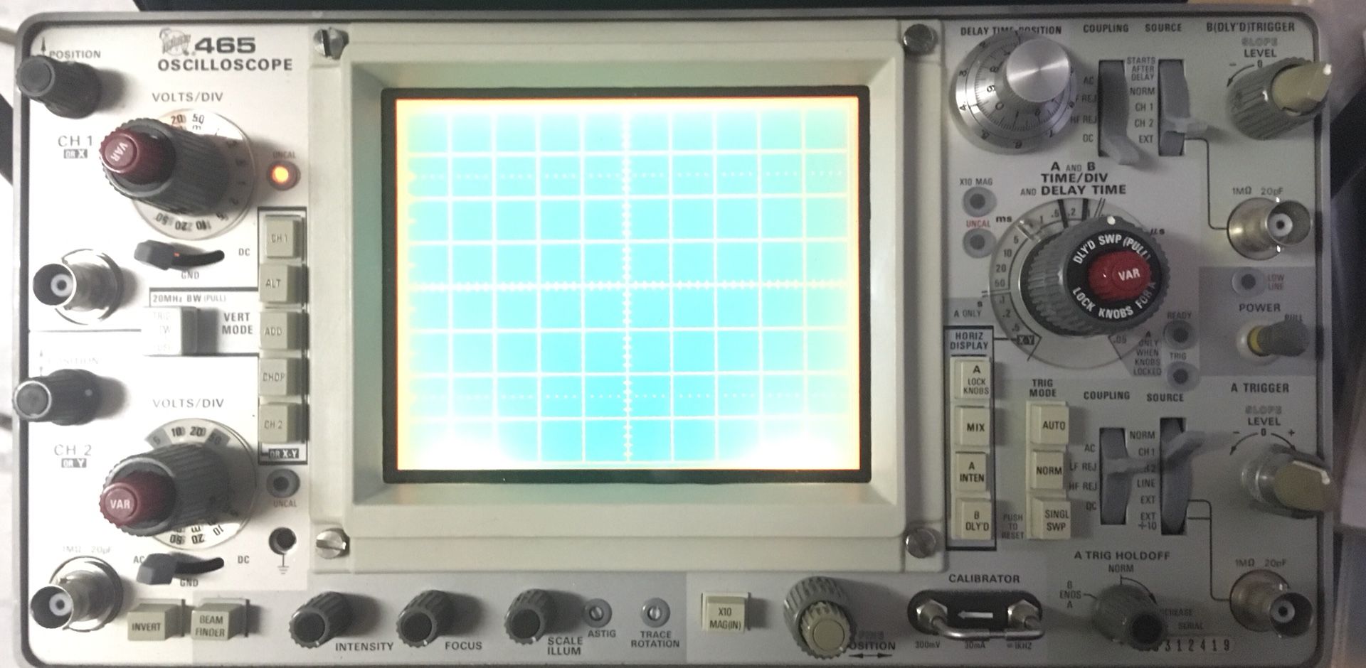 Tektronix 465 Analog Oscilloscope 100 MHz 2 Channel w/ Probe & Accessories