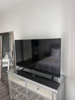 Roku 43" Select Series 4K HDR Smart Roku TV