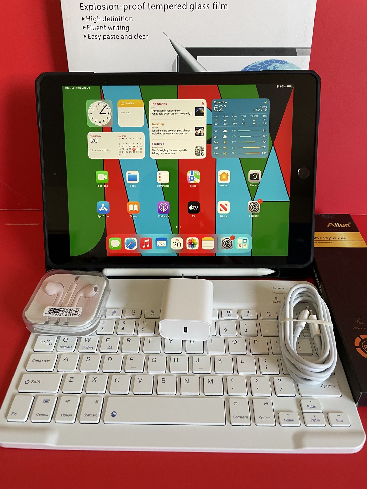 Apple IPad 8th Generation (10.2” Retina /IOS 18/ 2020 model) 32GB with stylus pen, keyboard & Accessories