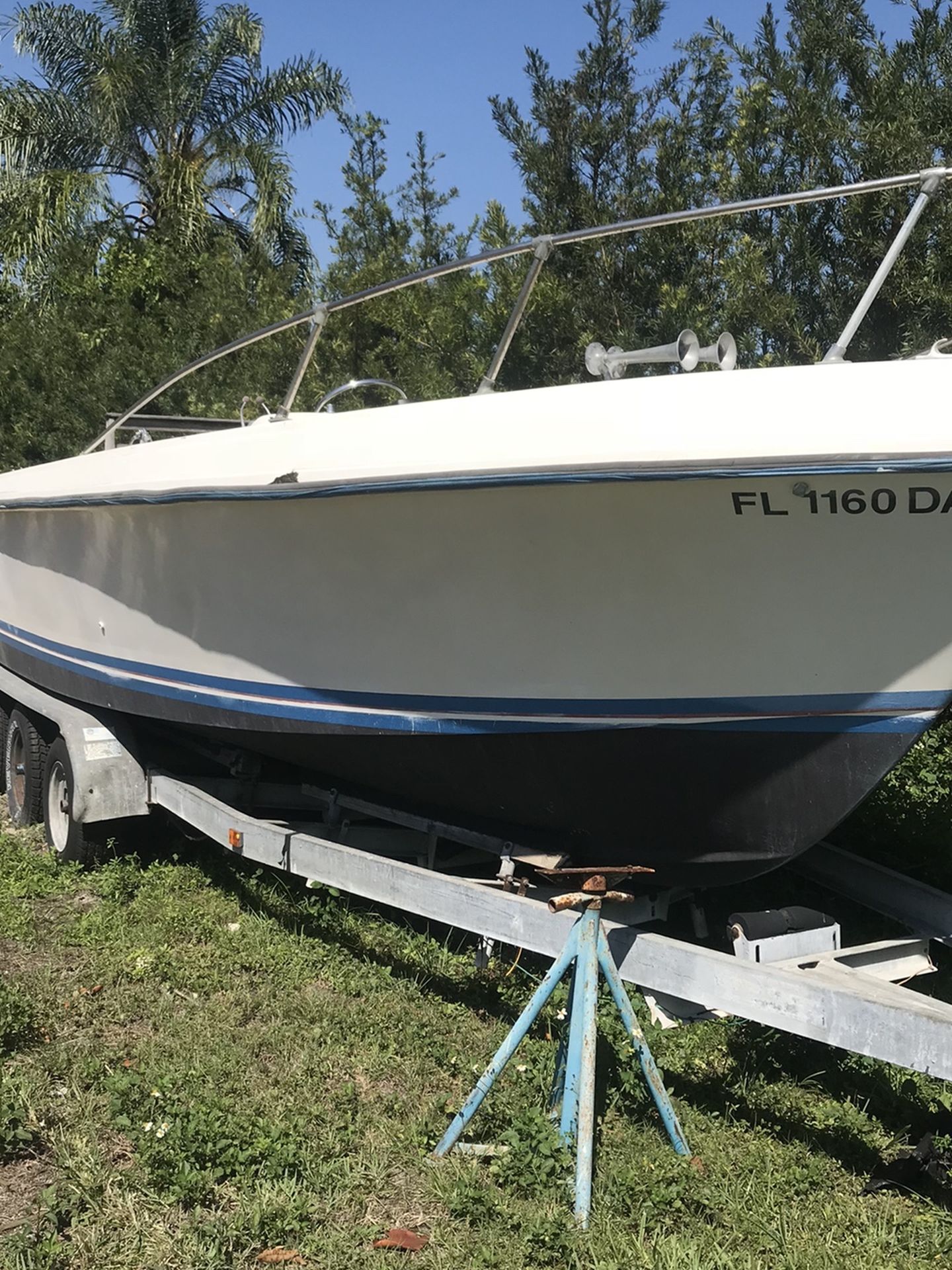 1976 Mako 26ft center console twin inboard engine potential .